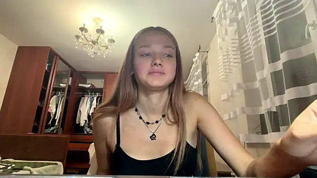 Romy_Grei - squeeze ass