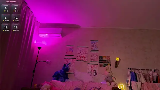Fluttershyyy - make a slit on a T-shirt