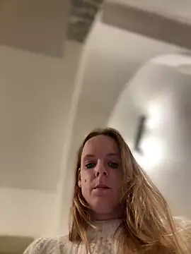 SexyMilf_1987 - Squirt im Parkhaus