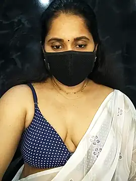 Doly_thebubbly - Boobs oil massage in public..