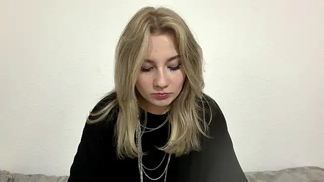 KhloeBlondie - Sexy outfit🍌