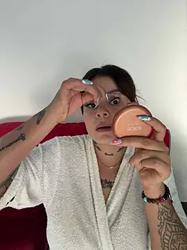 Sexy__Giirl - clamps on my nipples