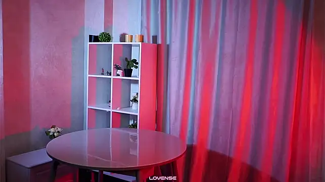 ZyvessiaGlessia - Quick booty wiggle + 3 slaps