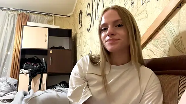 DollieMuhn - Massage my boobs under top