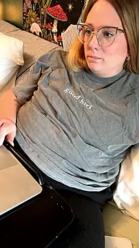 Thatcutegirlwtheglasses - oil boobs