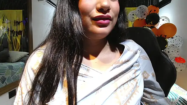 Sita_Nair - striptease and oil on the buttocks