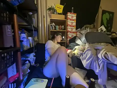 Snowbunnycake_131 - Chill with me naked group show 8tk