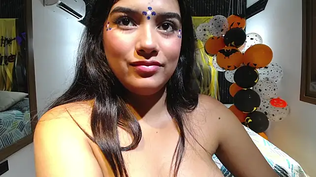 Sita_Nair - striptease and oil on the buttocks
