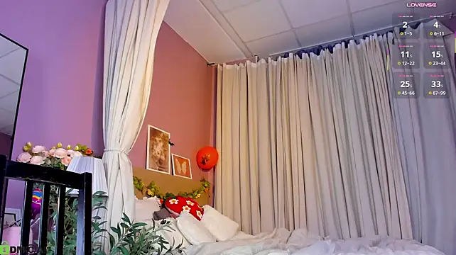 Dearly_Emily - Flash boobs and jumping