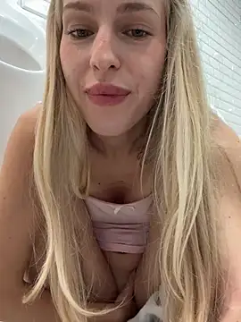 Kira_mia - open door +rub my pussy lips near urinal