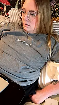 Thatcutegirlwtheglasses - oil boobs