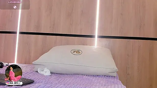 Chloe_cortez - Fingering hard and squirt + Oily butt