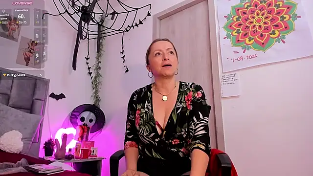 Giovanela_rose - spank tits + oil tits 🪔🍒