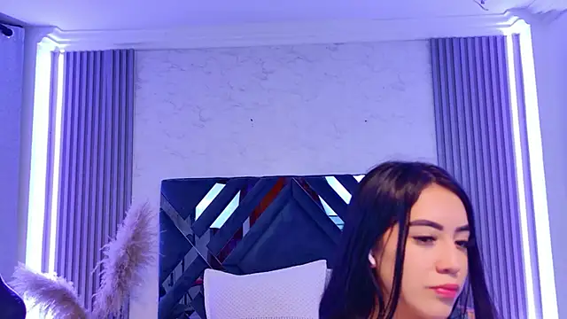 AmyTorres_ - showing off big tits 🍥🍥muestra tetas