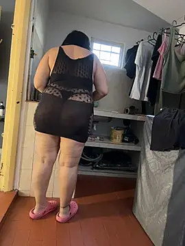 AliceeJoness_ - a suck on my new toy 😈💦