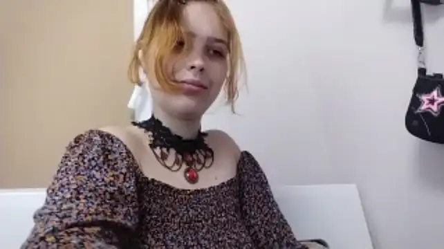 RedieChloe - i’ll read your tarot cards