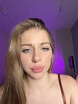LeilaFloraX - Heyyy girls 🤗