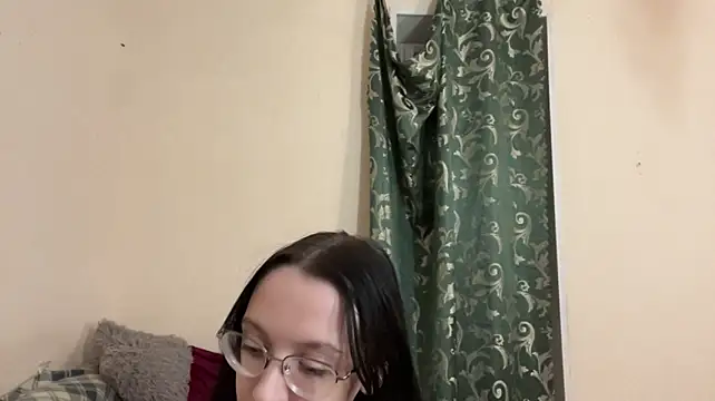 EvaRavelle - take off my hoodie^^