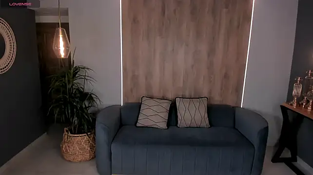 NiaSalvatore - Suck big dick