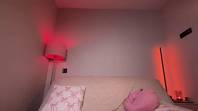 GlossyVixen - TOPLESS MONDAY