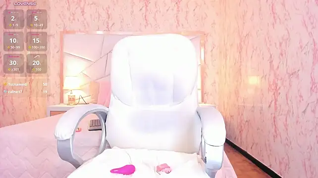 Emily_Whinfre - FINGERING PUSSY + VIBES ON CLIT 😋