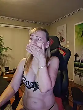 HotLana69 - Pussy fingering💖LT gets 2min toy contr
