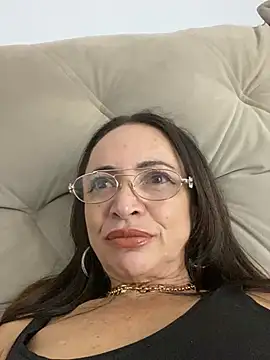BurryEarmark - Óleo, plug anal e bunda x striptease