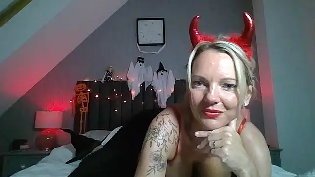 SexpotPolly - 1 min double lovense toy control😈