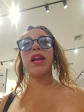 Karen_San_Miguel - Flash tits in public + spit tits 😈