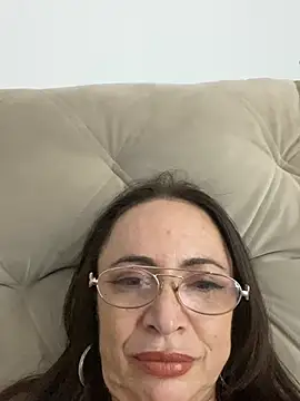 BurryEarmark - Óleo, plug anal e bunda x striptease