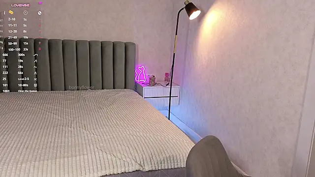 Bonnyfloweer - take off my shorts and doggy teasing ass