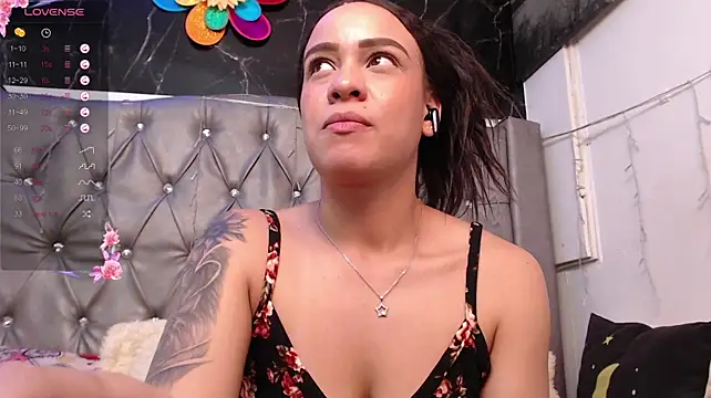 LAILAGUMMY - striptease