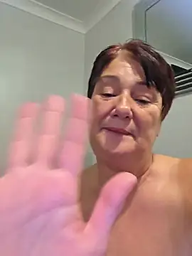 NaughtyNessa53xx - Tits out for 2 mins