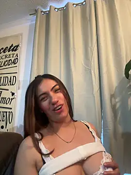 Emmily_d - Topless