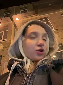 Bambi_lu - touch naked clit on the bus!