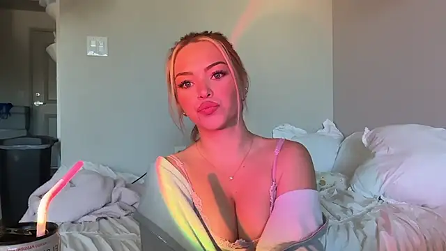 Lilianjade - tease tip of dildo 😜