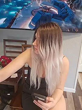 ScarletsWeb - usetipmenuSQUIRT highest tipper = :gift: