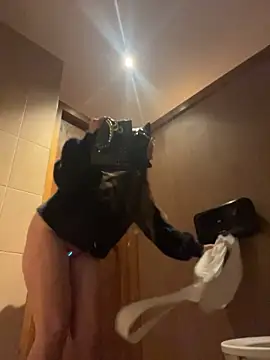 Feedeegeorgie - Squirt on pub toilet floor 😈🎁🎁4lt
