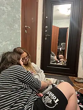 HotQueenDaphne - French kiss
