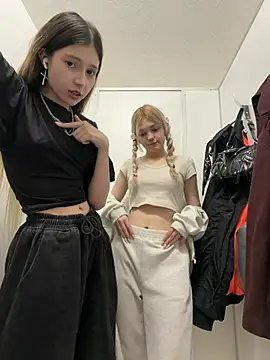 Elsawhere - elsa put hand under panties 💦😱