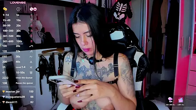 Missangiee - spanks hard nipples