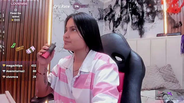 LOLABAYER - Ice in the pussy