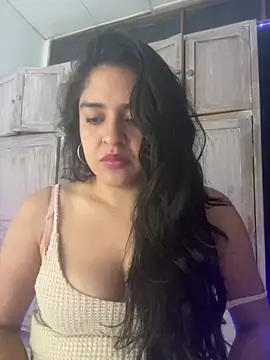 EmilyNoir1 - playing with saliva on my tits