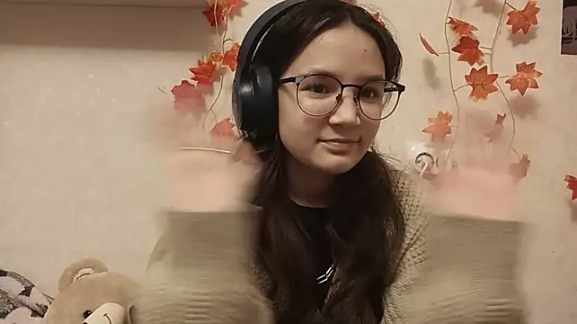 KelliBeatrice - squeeze ur boobs under ur top