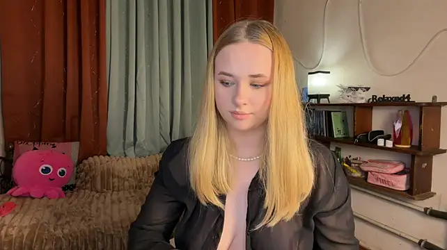 Emma_Ante - take skirt off