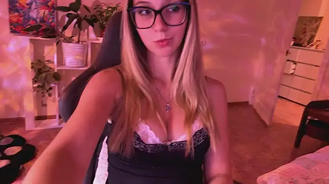 Alexa_purr - wear slutty bodysuit