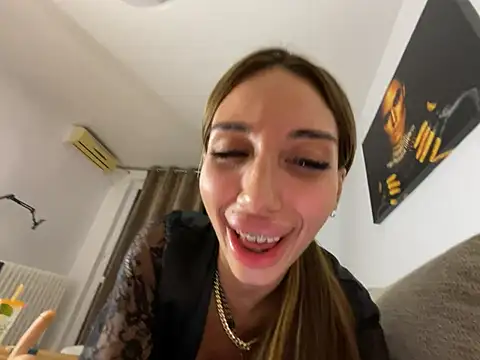 BlueEyes_BB - Slide dildo in pussy