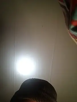 HandsomeBoy990 - Get a ring light