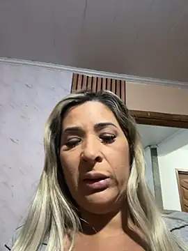 Lindinha-sexy - agor plug no cu !!!!!