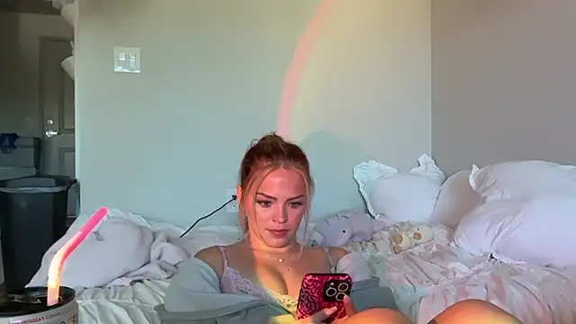 Lilianjade - tease tip of dildo 😜